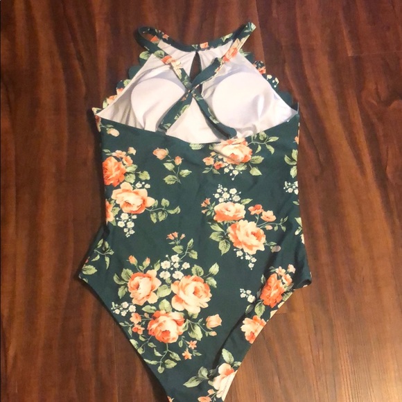 Cupshe one piece swimsuit ☀️💕 - Picture 6 of 8